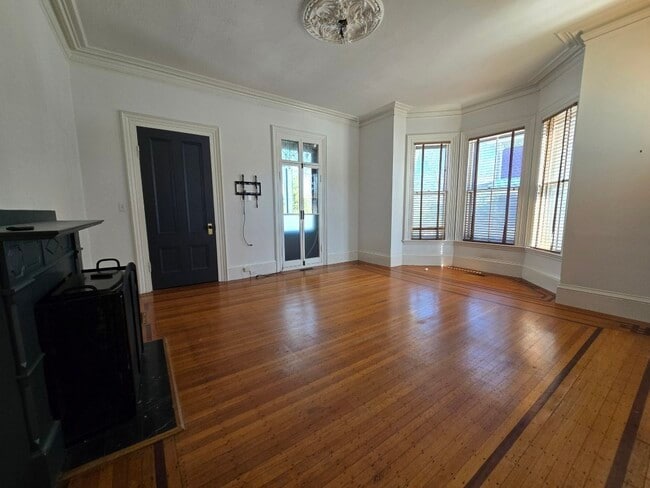 Building Photo - 26 Mather St