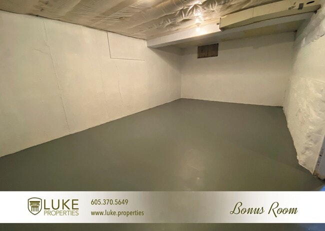 Building Photo - 1405 E 8th St