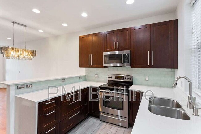 Building Photo - 988 DeKalb Ave NE