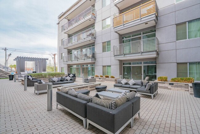 Building Photo - 295 E Roosevelt St