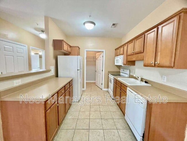 Building Photo - 635 Marshtree Ln
