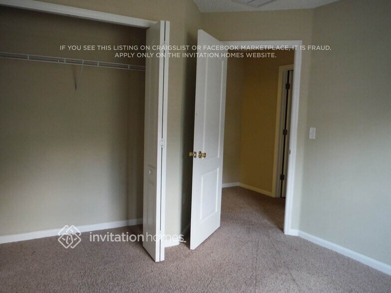 Building Photo - 11633 Brian Lakes Dr N