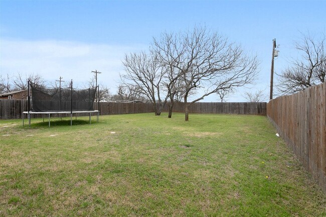 Building Photo - 608 Mesquite Dr