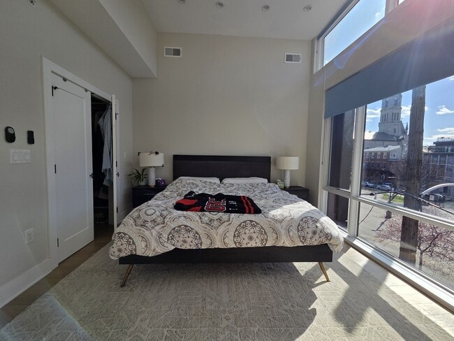 Building Photo - 1227 N Leithgow St