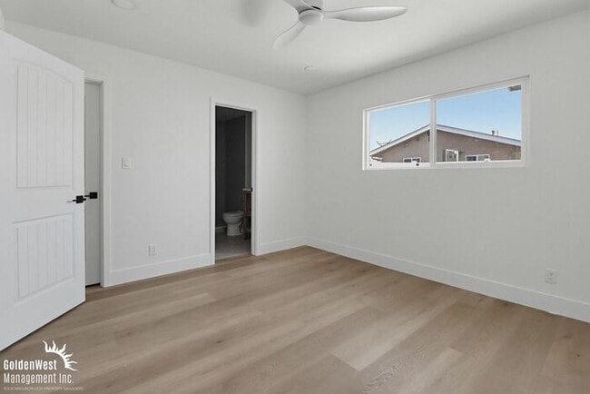 Building Photo - Beautifully Renovated 3Bdm 2Ba Apartment Home in San Diego!