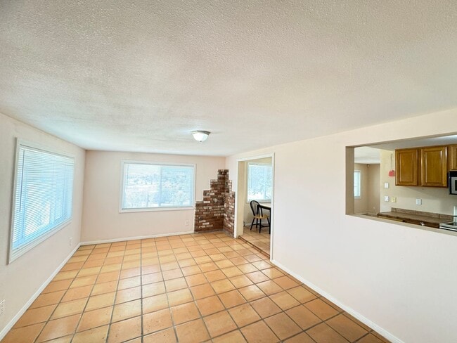 Building Photo - Come soon! 2 Bedroom home