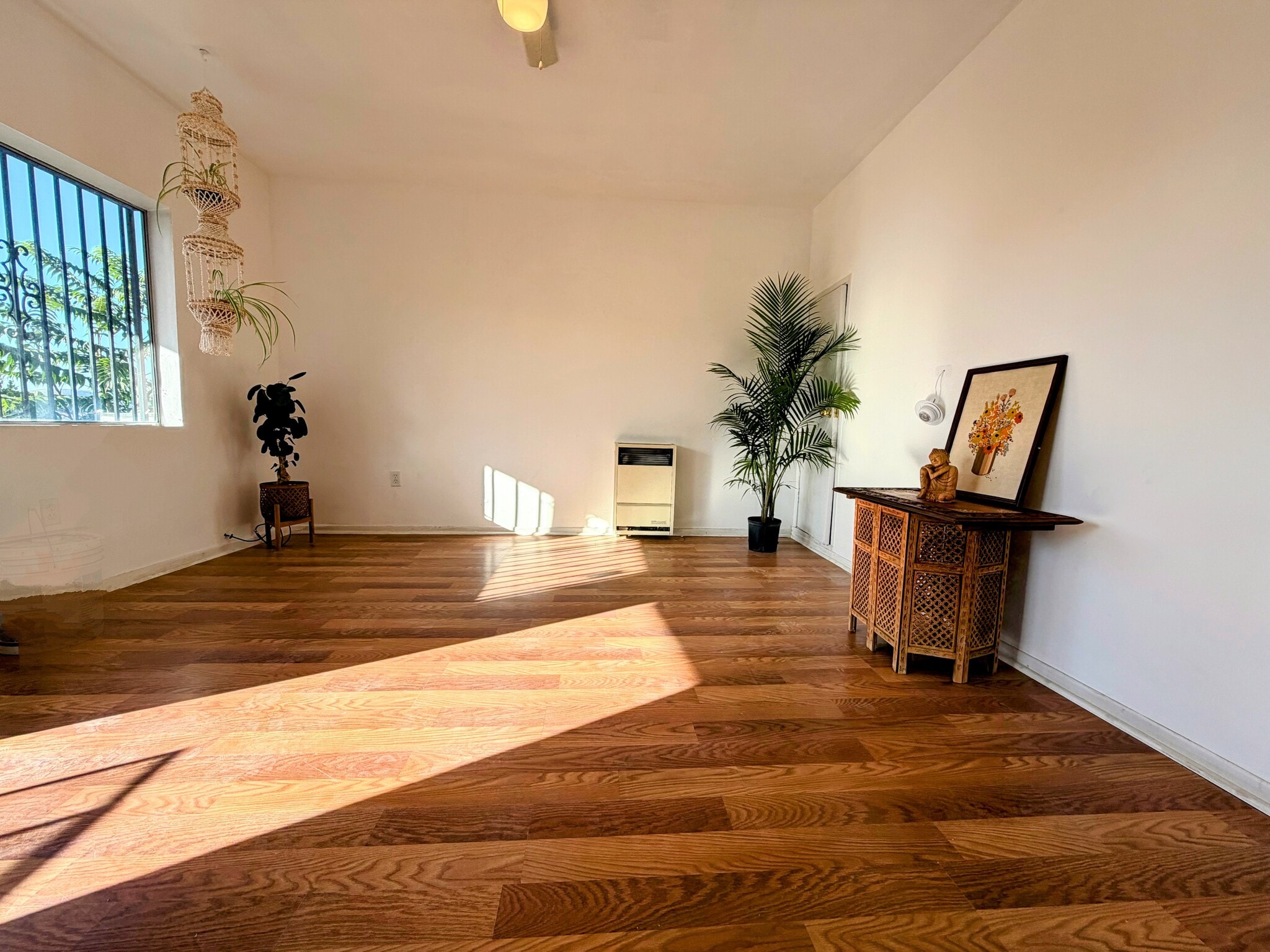 Living room - 1369 Helen Dr