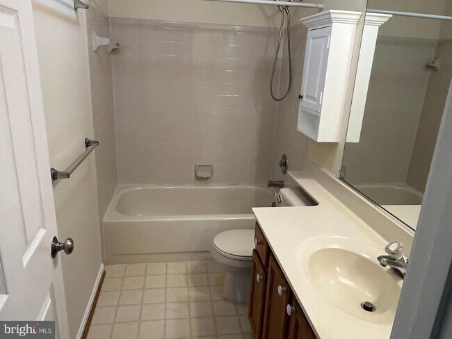 Building Photo - 874 Waterford Dr