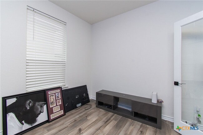 Building Photo - 4927 Park Lgt