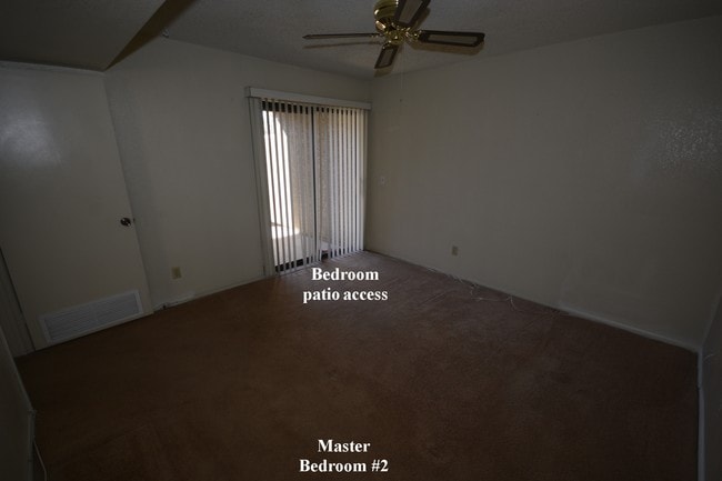 Building Photo - 850 S River Dr