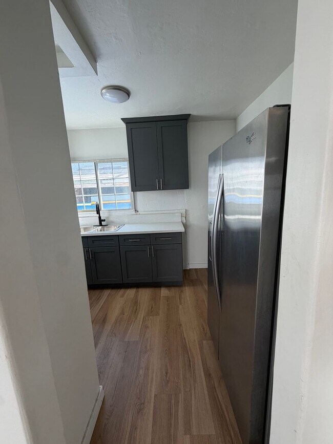Building Photo - Newly Renovated 1 Bedroom in West Adams