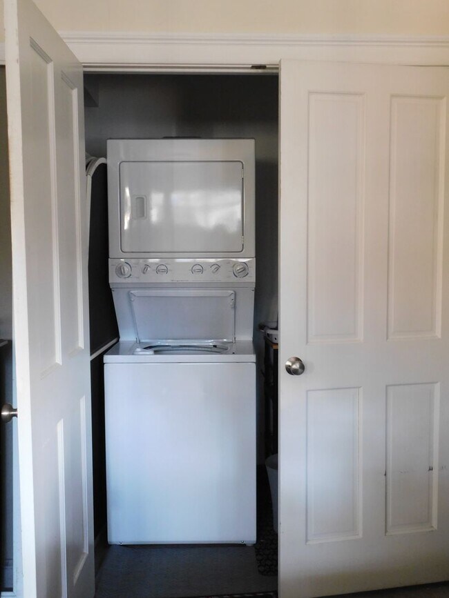 Building Photo - Fully furnished in-law suite with views of...