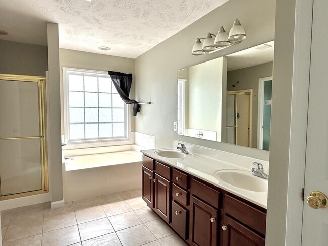 Building Photo - 284 Briarwood Pl