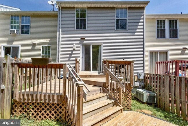 Building Photo - 134 Oak Tree Ln