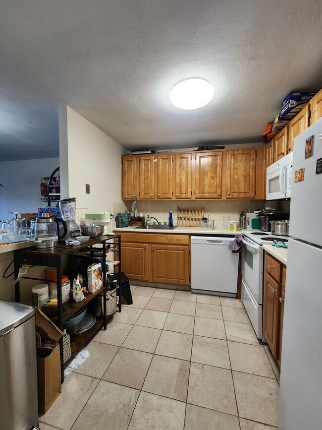Building Photo - Watertown - 2 Bedroom Apartment - 9/1  **NO FEE*