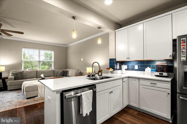 Building Photo - 220 Patchwork Dr