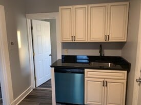 Building Photo - 2208 Crittenden Dr