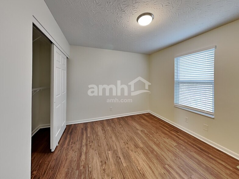 Building Photo - 7450 Sterling Springs Way