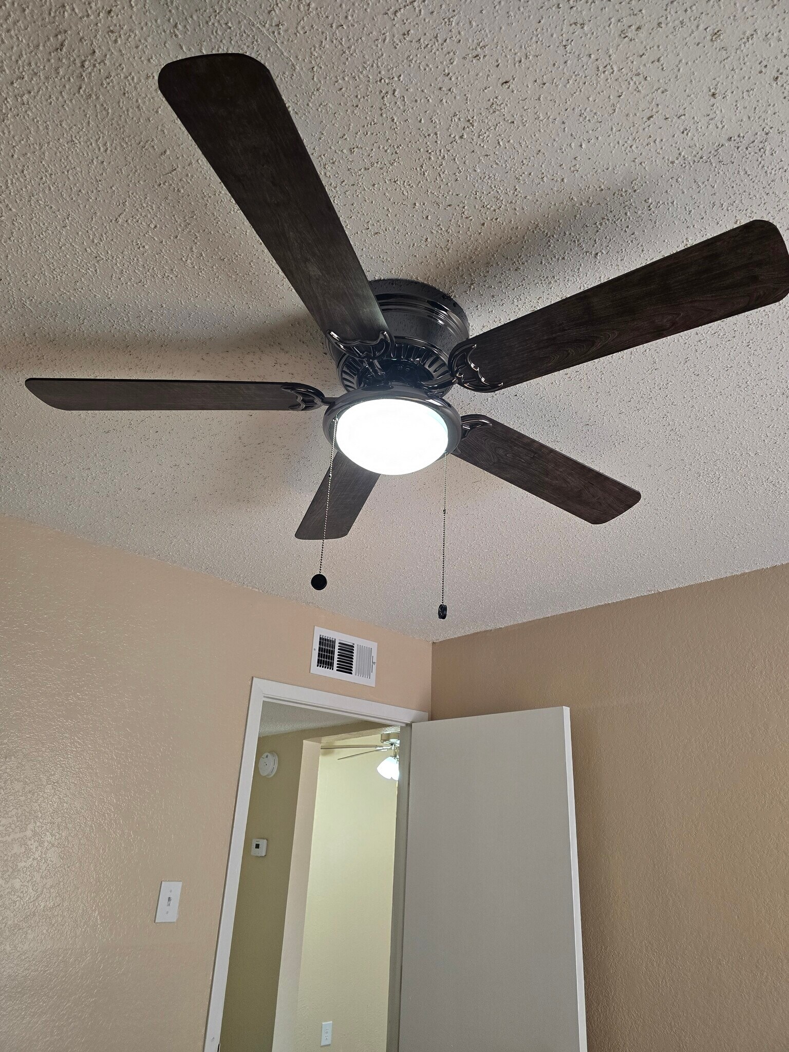 Building Photo - 3233 Bonnie Dr