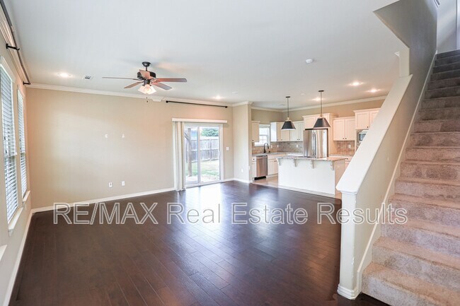 Building Photo - 626 N Tennyson Ln