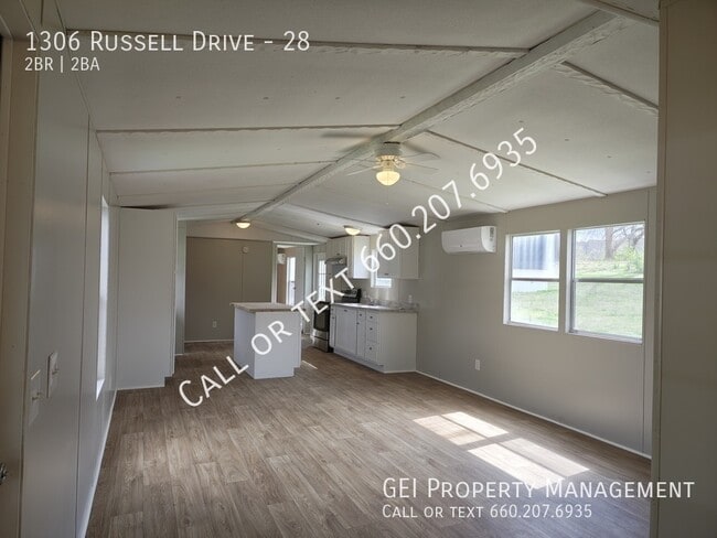 Building Photo - 1306 Russell Dr