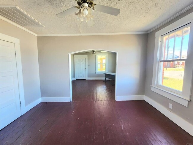 Building Photo - 210 W Osceola St