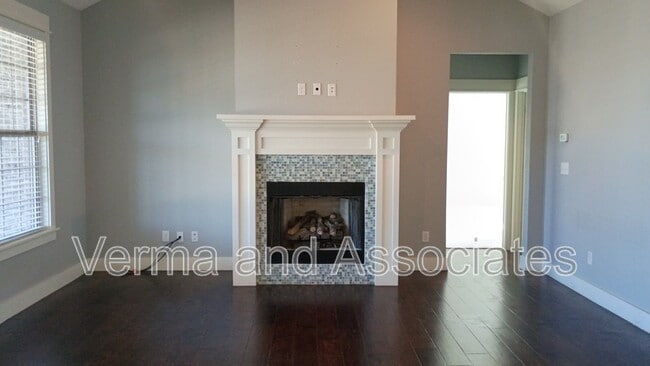 Building Photo - 1610 Sweetbriar Way