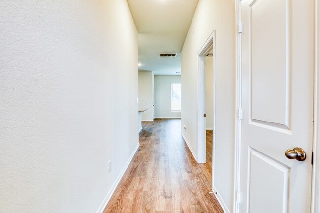 Building Photo - 399 Magnolia Ln