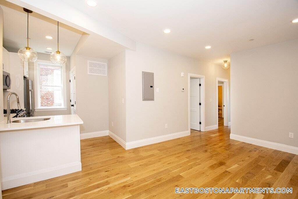 Building Photo - 58 Frankfort St