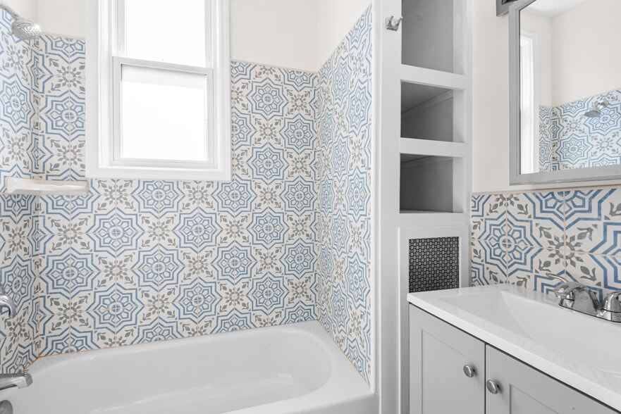 Building Photo - 711 6th St