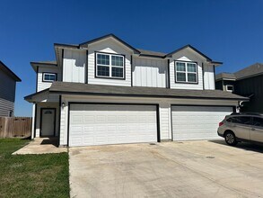 Building Photo - Townhome for rent