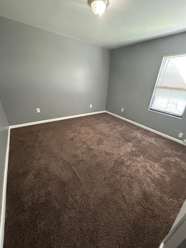 Building Photo - 3503 Falling Springs Rd