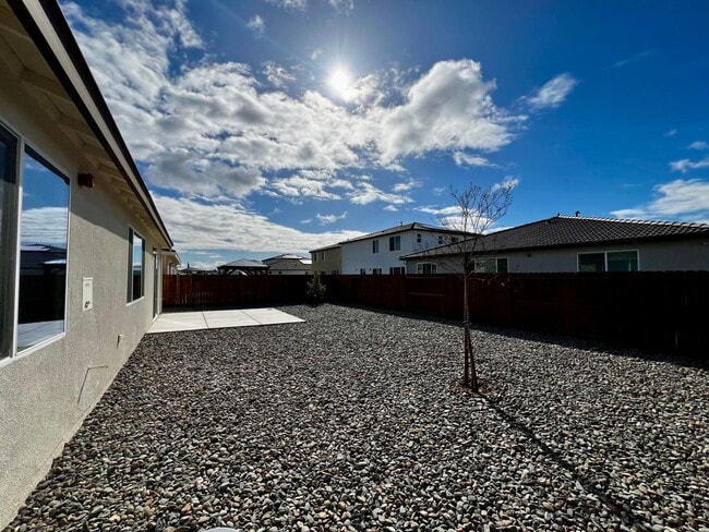 Building Photo - 2035 Greenbriar Dr