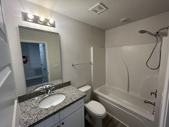 Building Photo - New Townhome near UWF and Nine Mile RD
