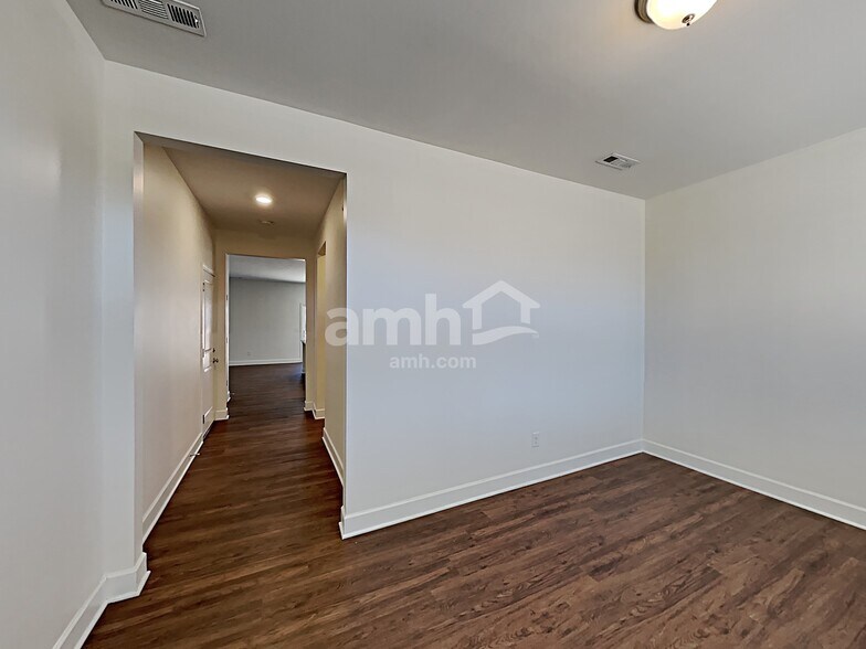 Building Photo - 5266 Lake Maxwell Dr