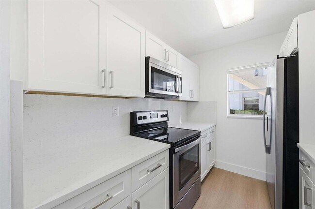 Building Photo - 3228 Coral Ridge Dr