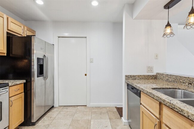 Building Photo - 4777 Cedar Springs Rd