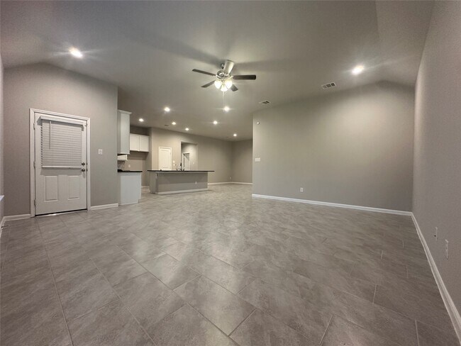 Building Photo - 6329 Clearwater Dr