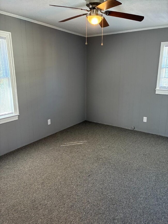 Building Photo - 207 Lee St NE