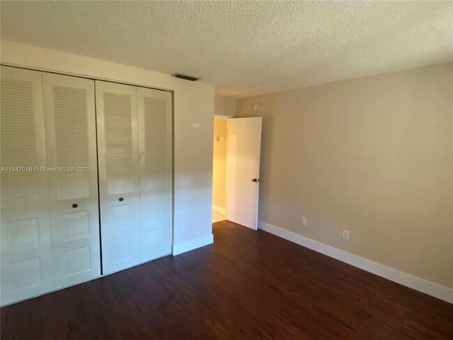 Building Photo - 9301 SW 92nd Ave