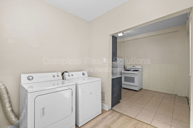 Building Photo - 4102 California Ave