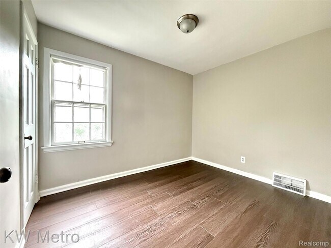 Building Photo - 1305 Collegewood St