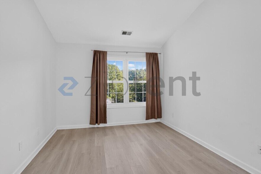 Building Photo - Unit