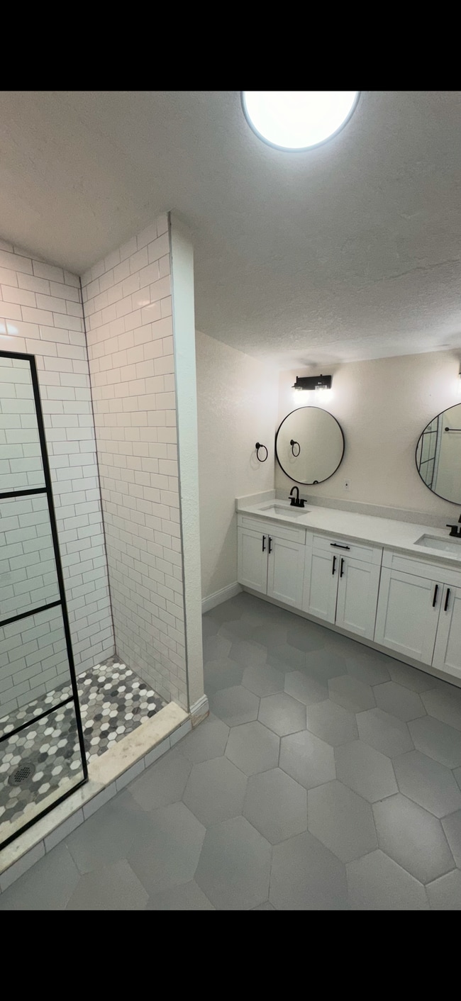 Building Photo - 4594 10th Ave N