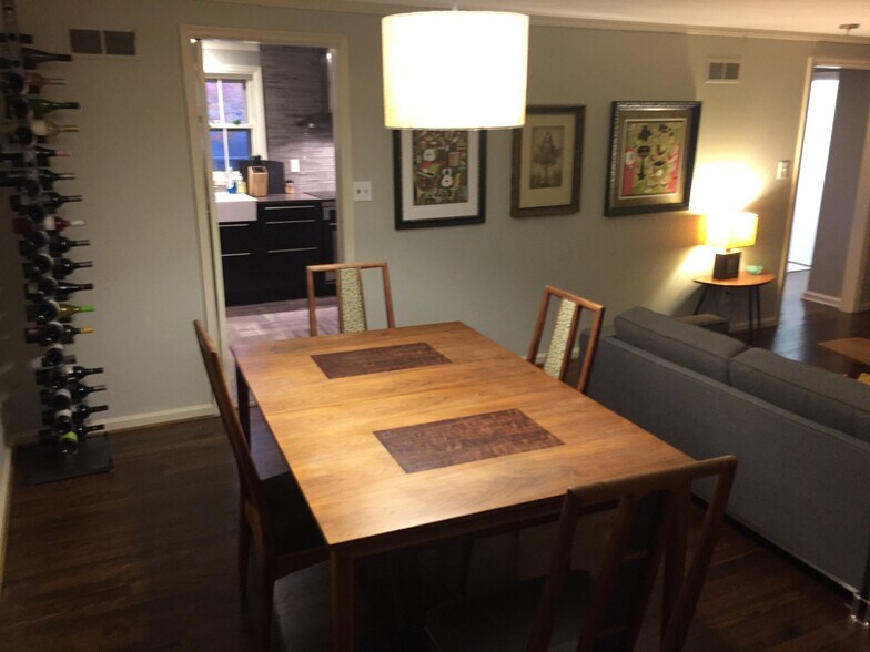 Building Photo - 2711 W 71st Terrace