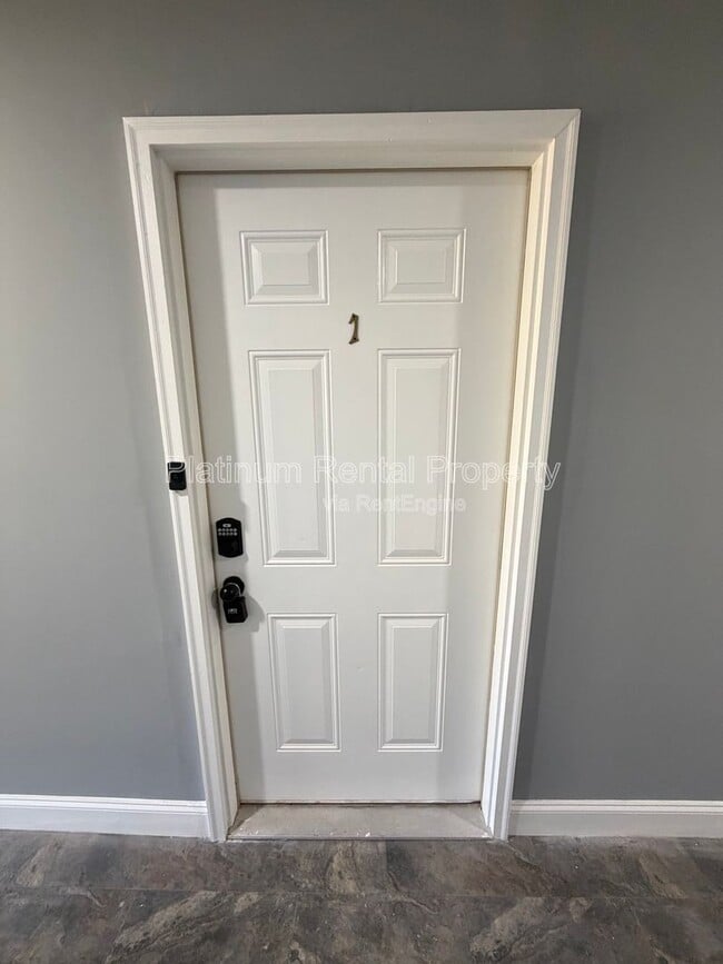 Building Photo - 1512 Waverly Way