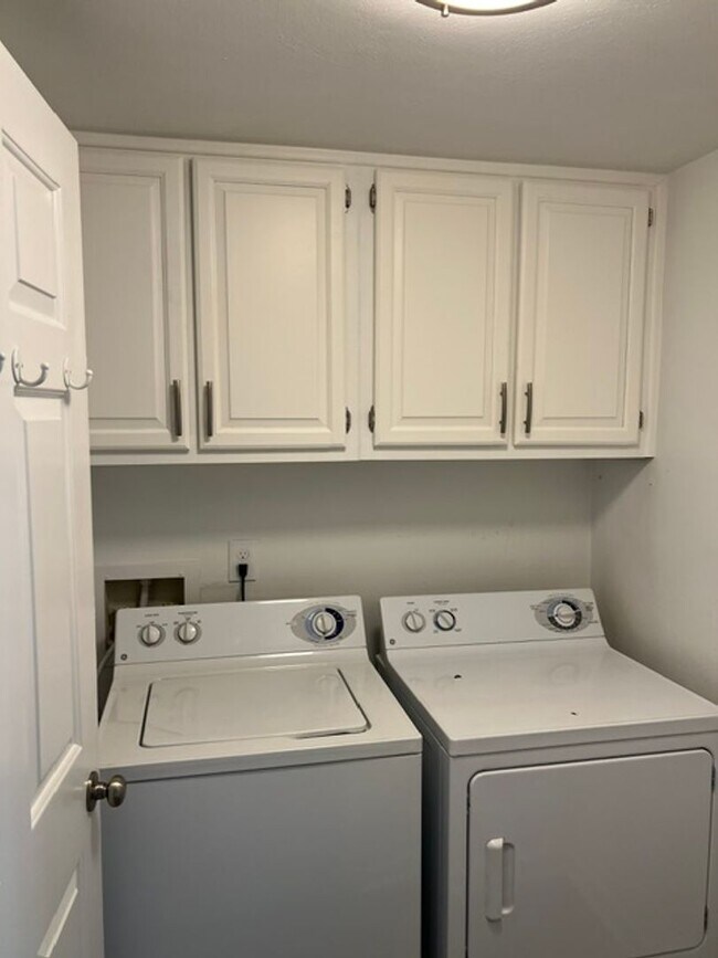 Building Photo - 1057 Tottenham Ln