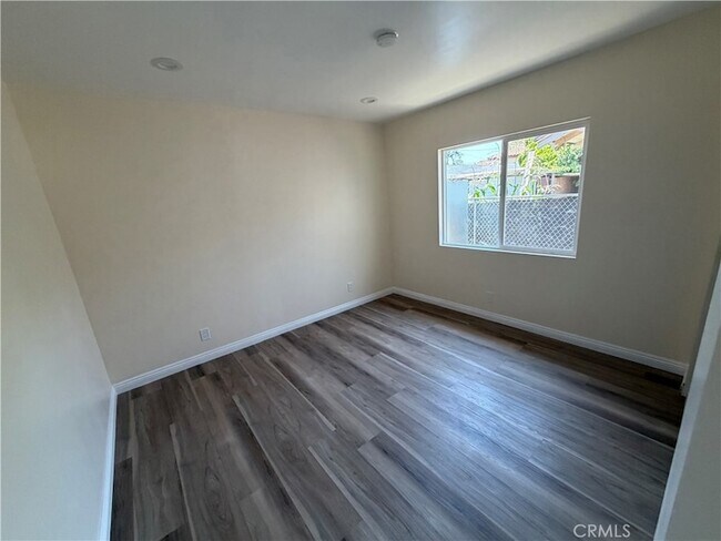 Building Photo - 3234 Vineland Ave