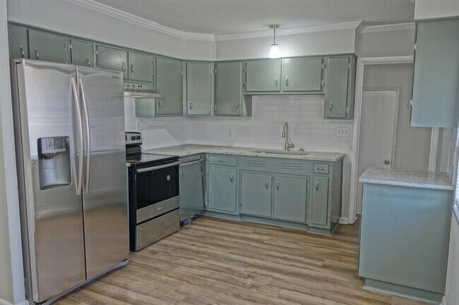 Building Photo - 2903 Bayless Dr SW