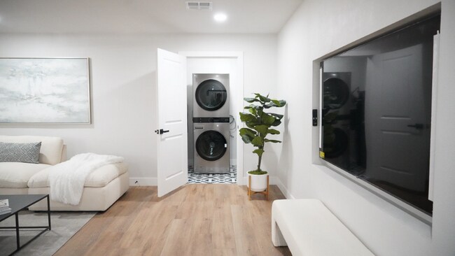 Building Photo - 7707 E Meadowbrook Ave